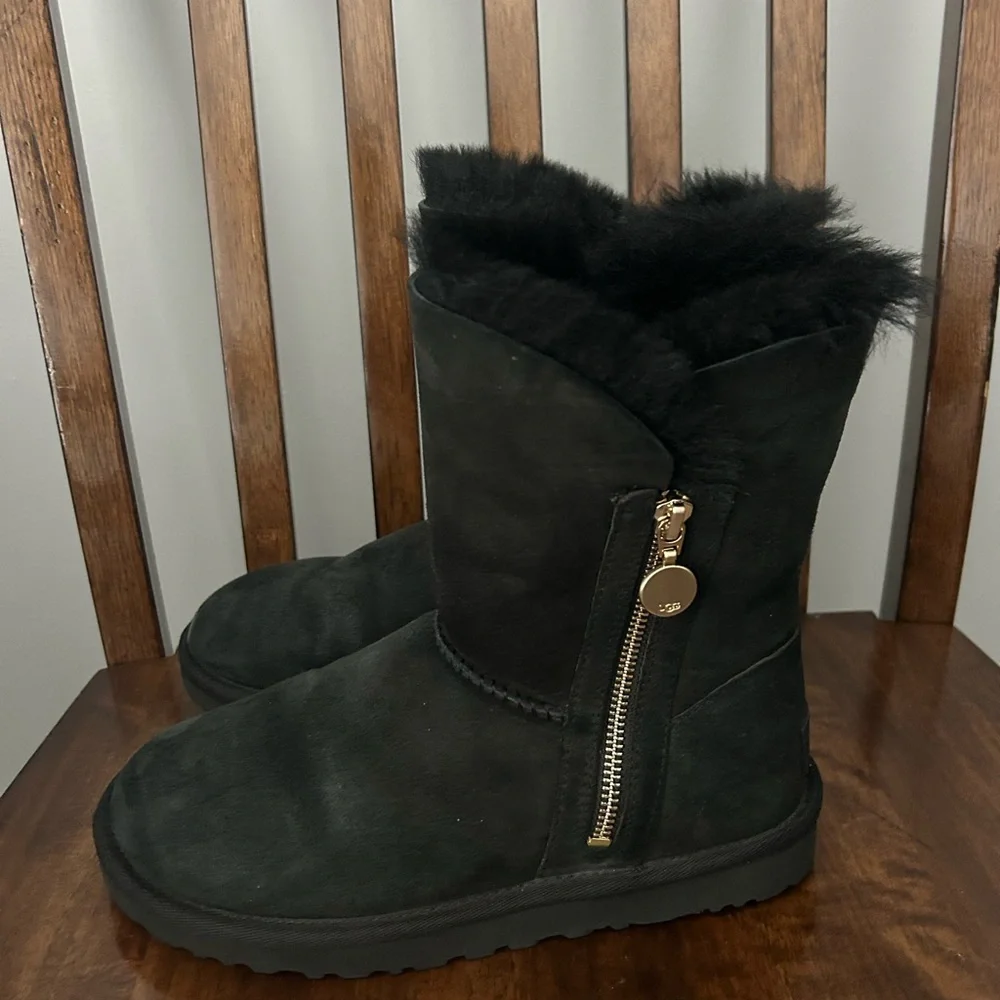 UGG Bailey Zip Mid-Calf Boots Flat Black Twinface Sheepskin Real Fur US Size 6‎